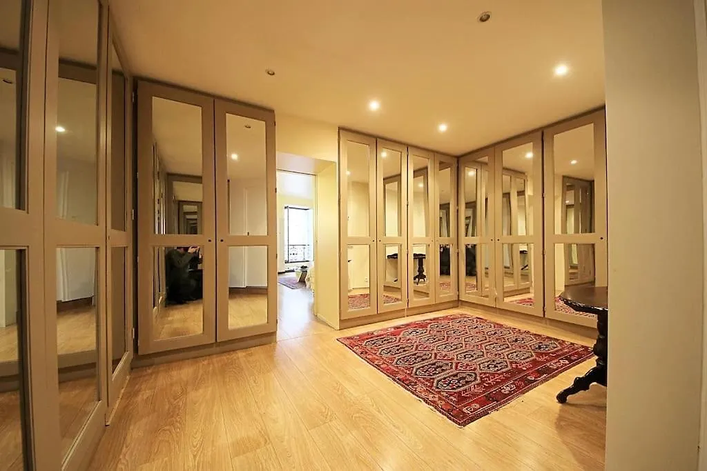 Eiffel Tower Paris Apartment 0*,  France